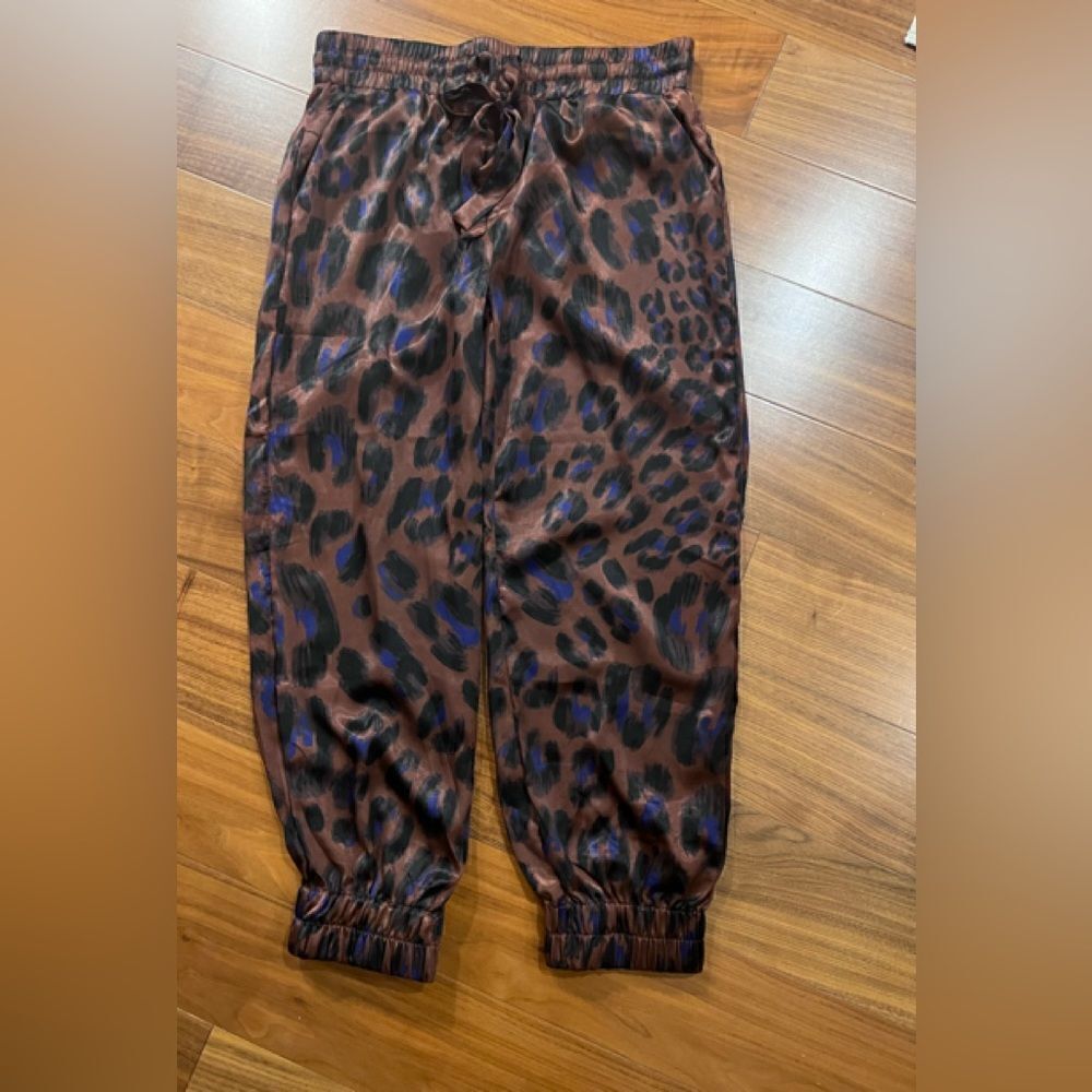 Karlie leopard jogger NWT